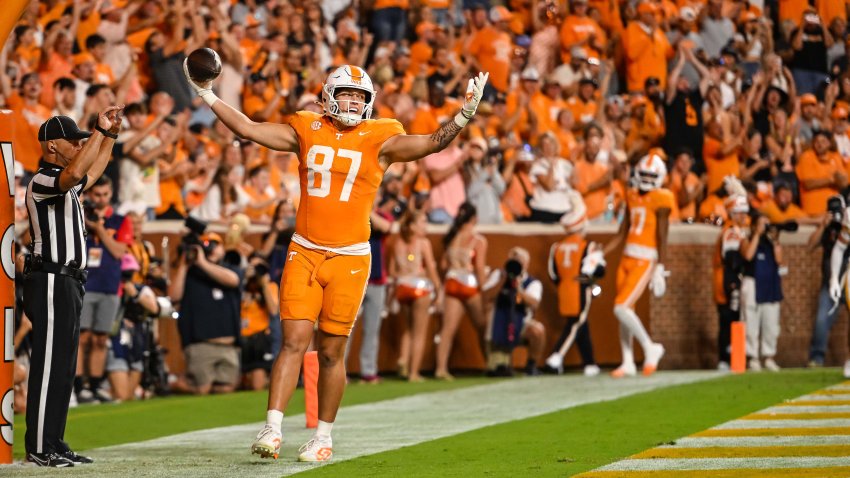 Miles Kitselman (87) celebrates a touchdown