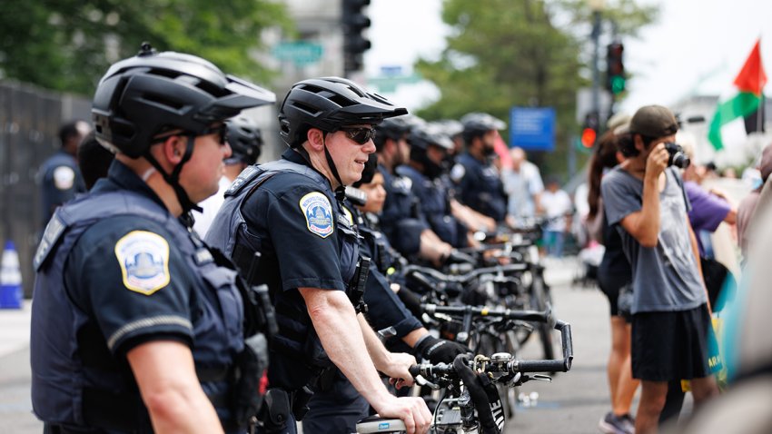 Police officers form a barrier as pro-Palestinian protesters demonstrate against Israeli Prime Minister Benjamin Netanyahu in front of the White House in Washington D.C., on July 25, 2024.